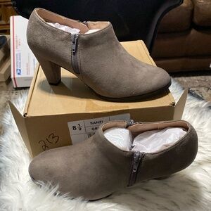Journee Collection Sanzi Zip Ups Booties Size 8.5